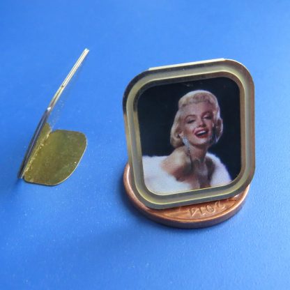 Marylin in Brass Frame