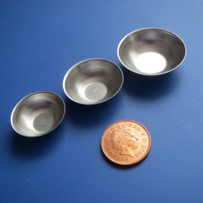 3 Stacking Metal Mixing Bowls