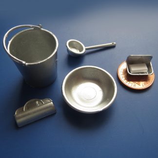 Plastic Cleaning Set....No Handle on Bucket.....Sold